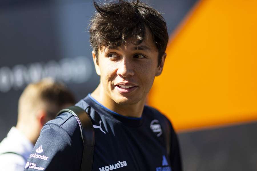 Alexowi Albonowi jest żal Yukiego Tsunody. "Zasługuje na miejsce w Formule" Alexowi Albonowi jest żal Yukiego Tsunody. "Zasługuje na miejsce w Formule"