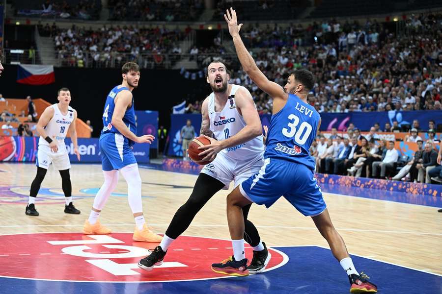 Postup! Basketbalisté porazili Izrael a v osmifinále EuroBasketu narazí na Řeky