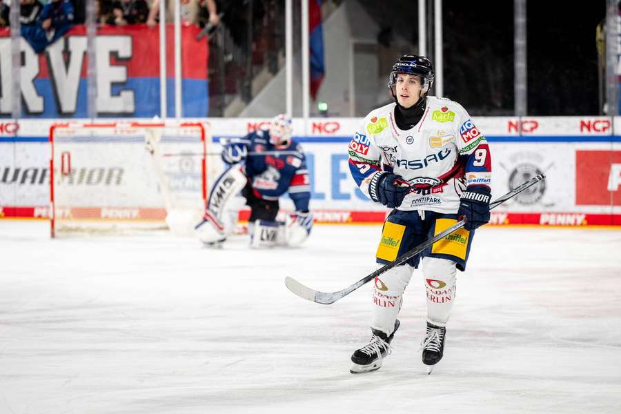 Die Eisbären Berlin haben in Nürnberg einen wichtigen Auswärtssieg gefeiert,