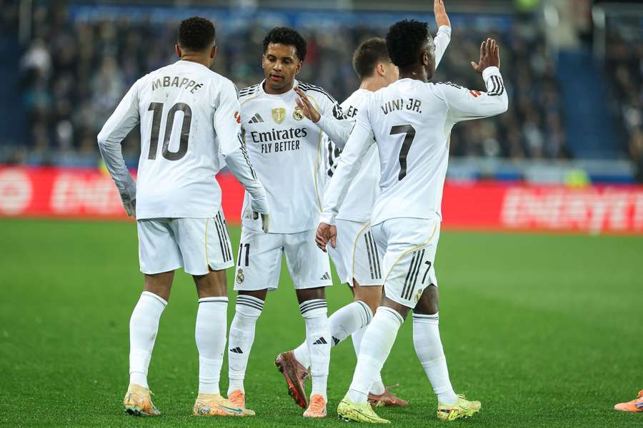 Real Madrid se impune greu la Alaves Real Madrid se impune greu la Alaves