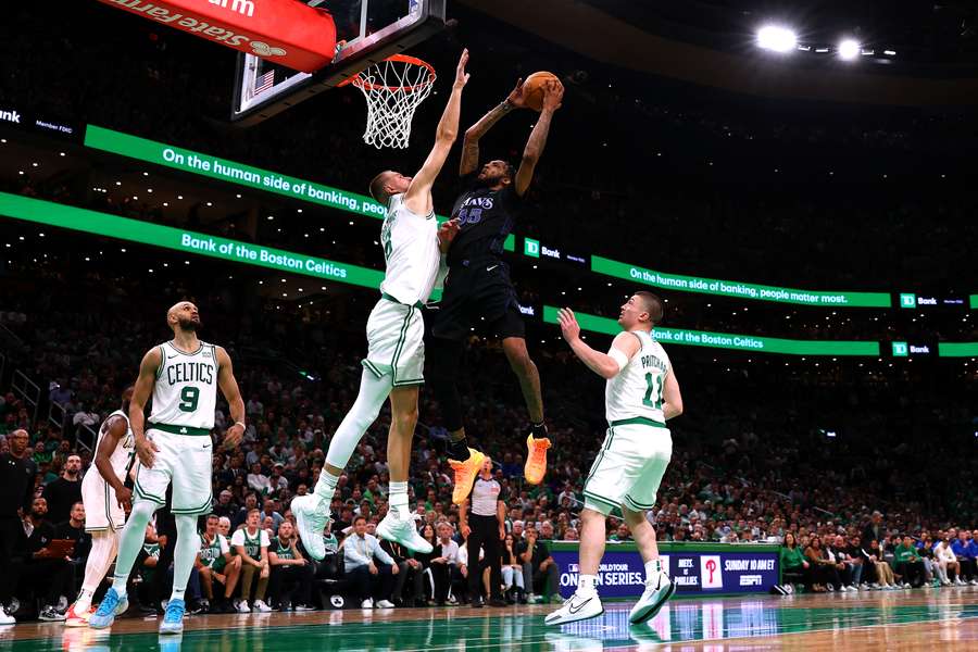 Los Celtics sorprendieron a los Mavs