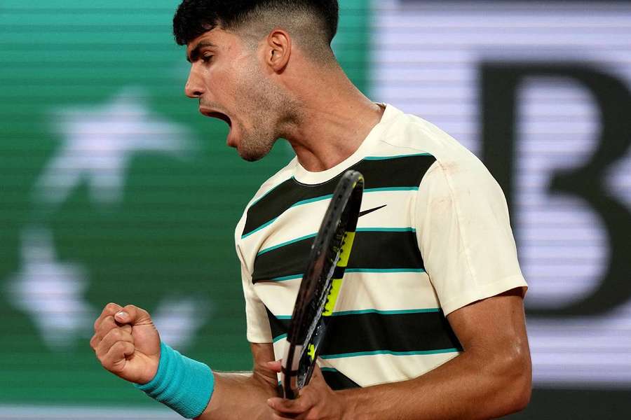 Carlos Alcaraz malmené par Dzumhur pendant deux sets mais passe en 8e de finale