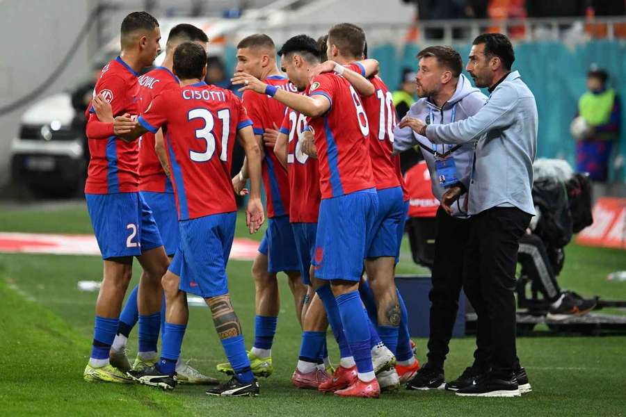 Jucătorii de la FCSB pe vremea în care erau antrenați de Elias Charalambous