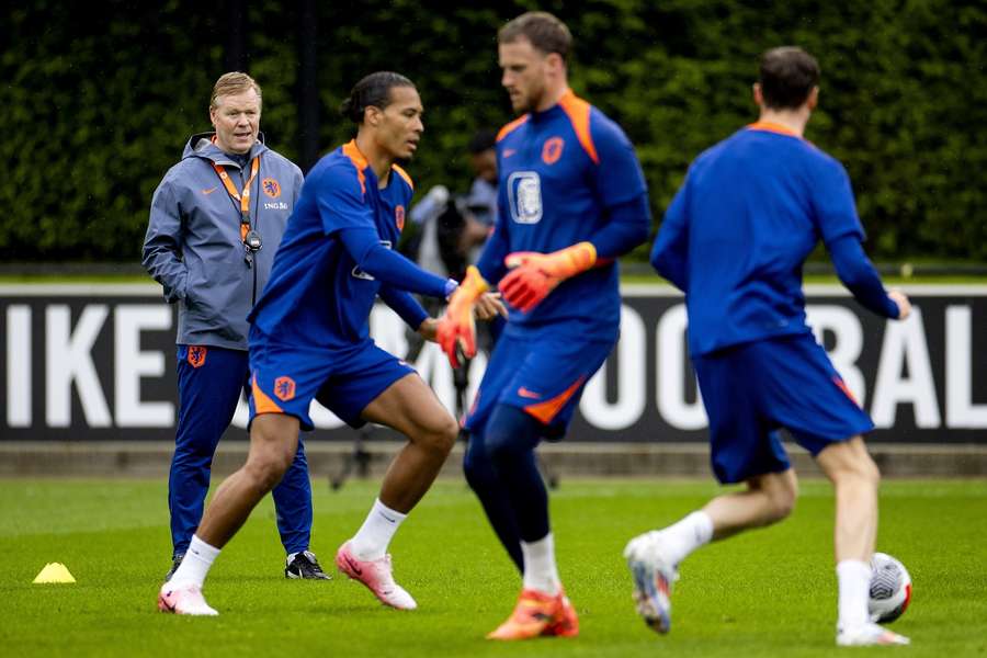 Oranje traint op weg naar EK voor 2000 fans in Zeist