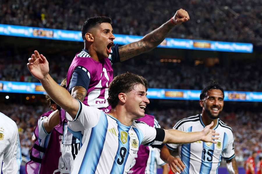 Argentina voltou a passar apertado no mata-mata Argentina voltou a passar apertado no mata-mata