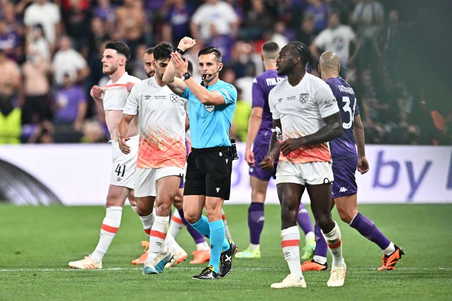 Referee Carlos del Cerro Grande gives a penalty to West Ham for handball