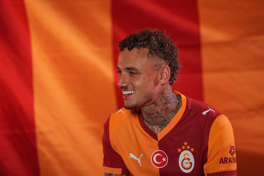 Noa Lang, durante su presentación con el Galatasaray