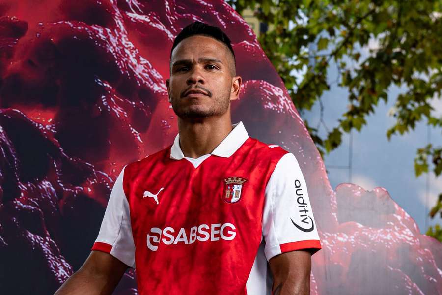 Willian Carioca vai ser operado