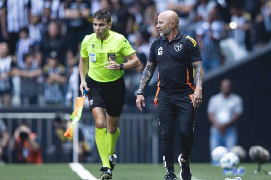 Sampaoli ainda busca o time ideal do Galo