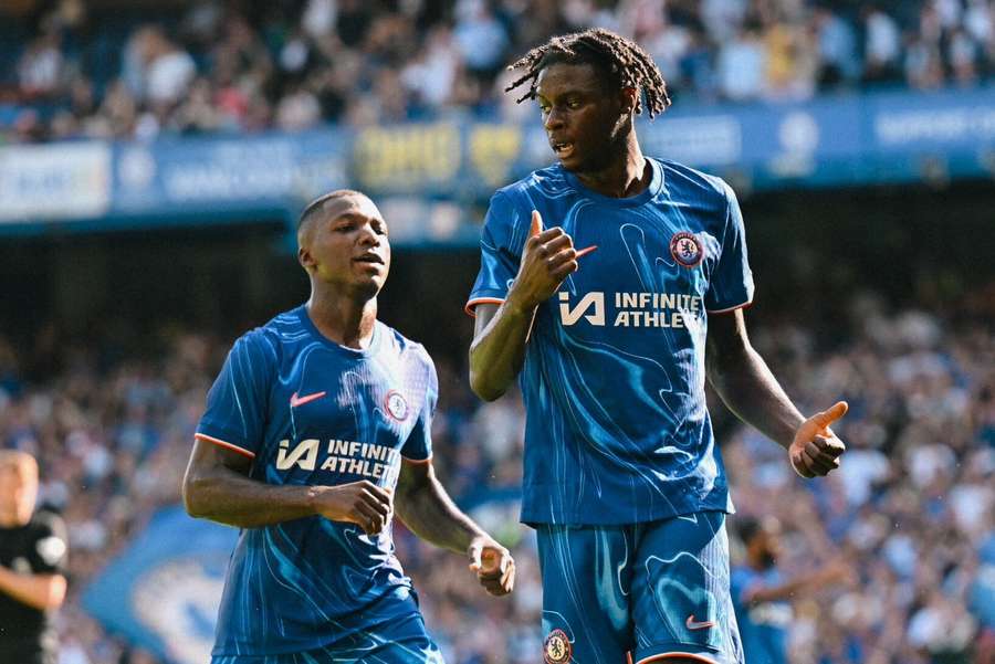 Přestupy ONLINE: Son, Müller a Olatunji definitivně míří do MLS, Chelsea dále prodává