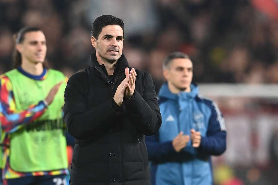 Arsenal boss Mikel Arteta applauds the travelling support at the Fortuna Arena