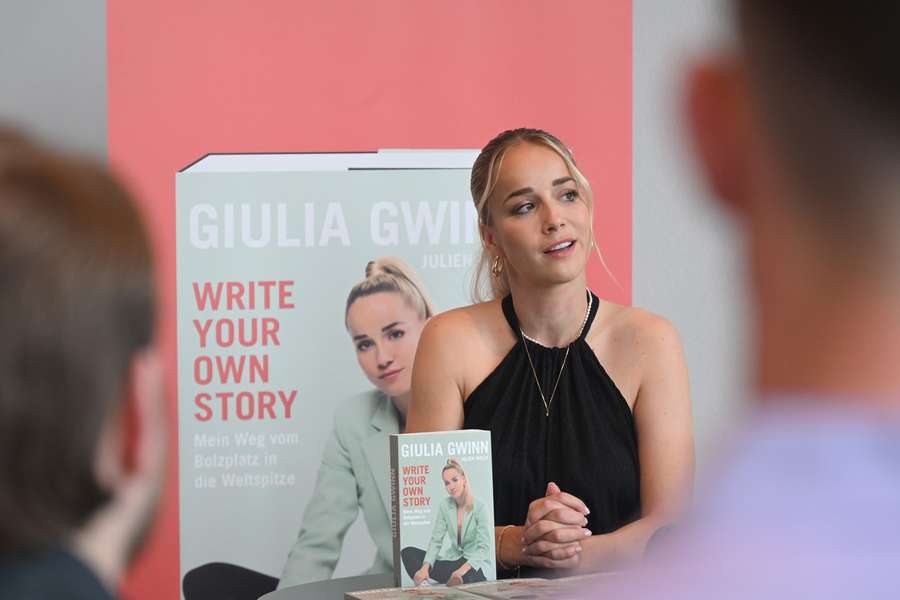 Giulia Gwinn bei der Vorstellung ihres Buches "Write Your Own Story".