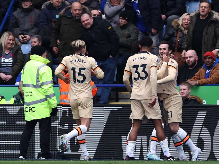 Chelsea's English defender Ben Chilwell (R) celebrates scoring the opening goal