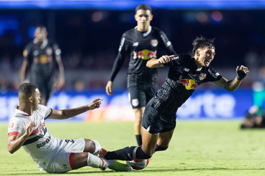 São Paulo e Bragantino fizeram jogo movimentado no MorumBis