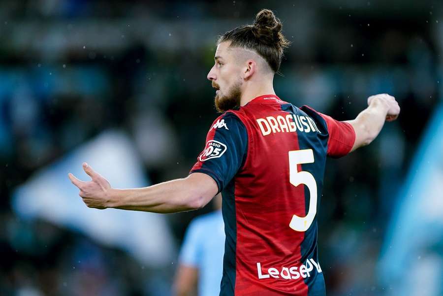 O Nápoles e o Tottenham fizeram propostas para a transferência de Drăgușin