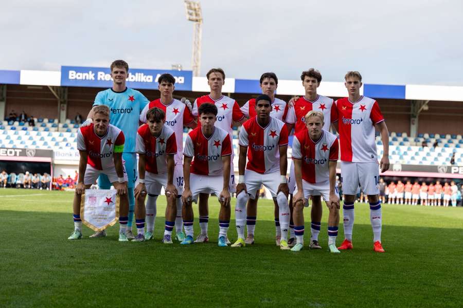 Slavia nastoupila v Baku v tradičních sešívaných dresech. Slavia nastoupila v Baku v tradičních sešívaných dresech.