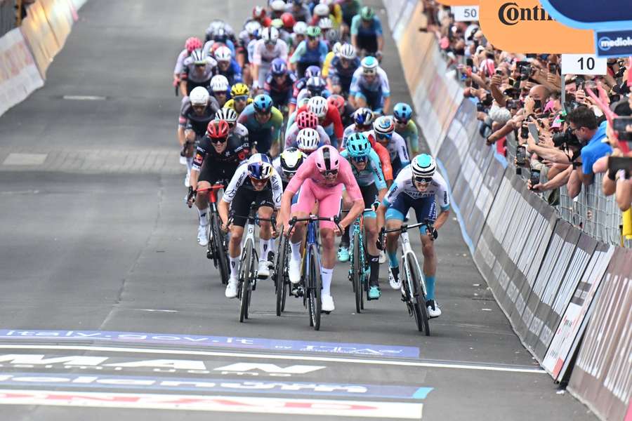 Lider wyścigu Pedersen wygrał piąty etap Giro d'Italia. Majka dojechał w pierwszej grupie