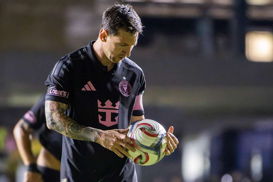 Messi marcou de pênalti