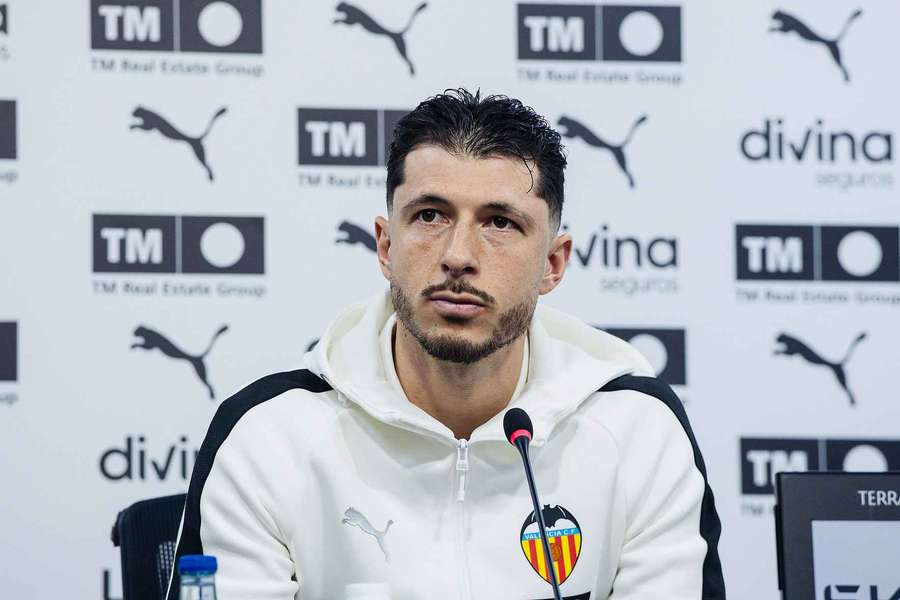 Guido Rodríguez, presentado como jugador del Valencia
