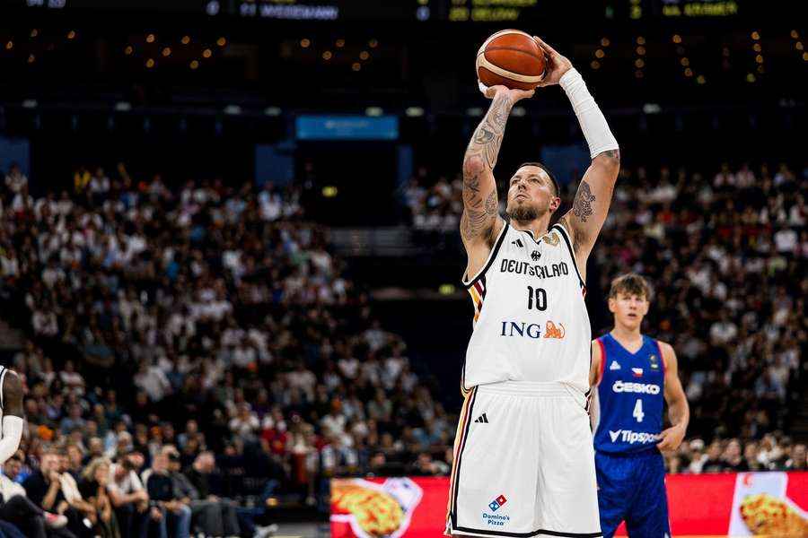 Daniel Theis an der Freiwurflinie