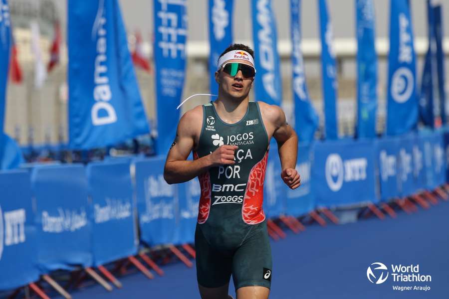 Vasco Vilaça no terceiro lugar na etapa inaugural do Campeonato do Mundo de triatlo