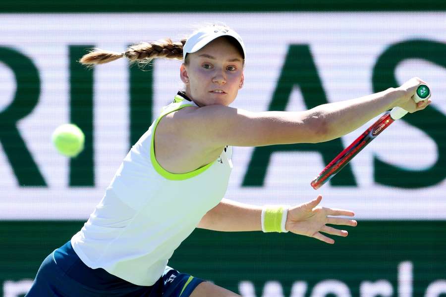 Jelena Rybakinová zvládla duel s Martou Kosťukovou.