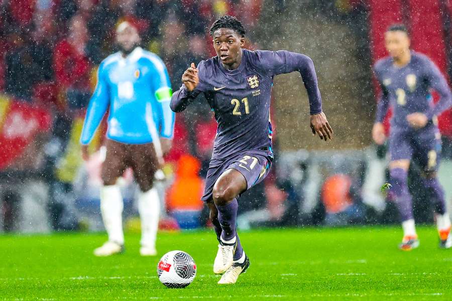 Mainoo foi eleito o melhor em campo pela exibição na estreia em Wembley