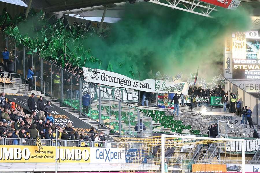 Uitsupporters van FC Groningen op bezoek bij Roda JC