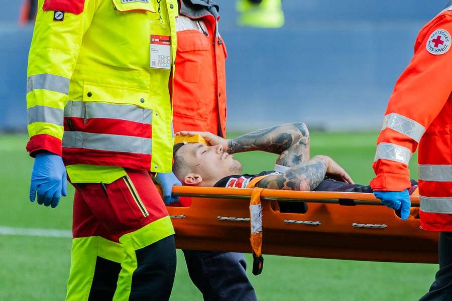 Grimaldo verletzte sich nach einem Zusammenstoß mit Mitspieler Kofane