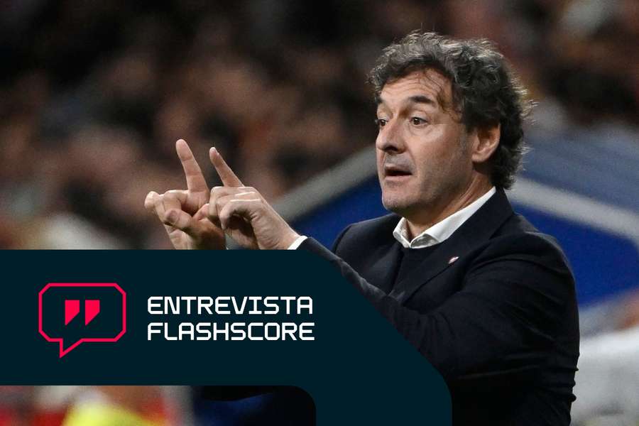 Santi Denia, dando instrucciones como seleccionador de la República Checa Santi Denia, dando instrucciones como seleccionador de la República Checa