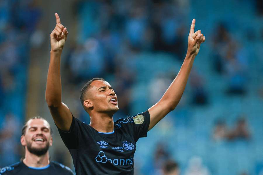 André mostrou categoria na trivela do primeiro gol gremista