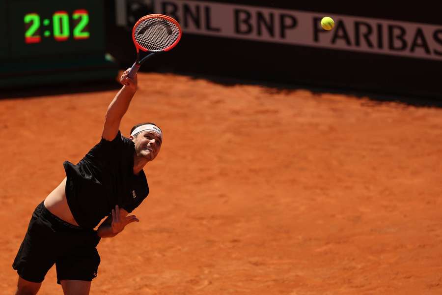 Taylor Fritz in actie tijdens de tiebreak van de tweede set