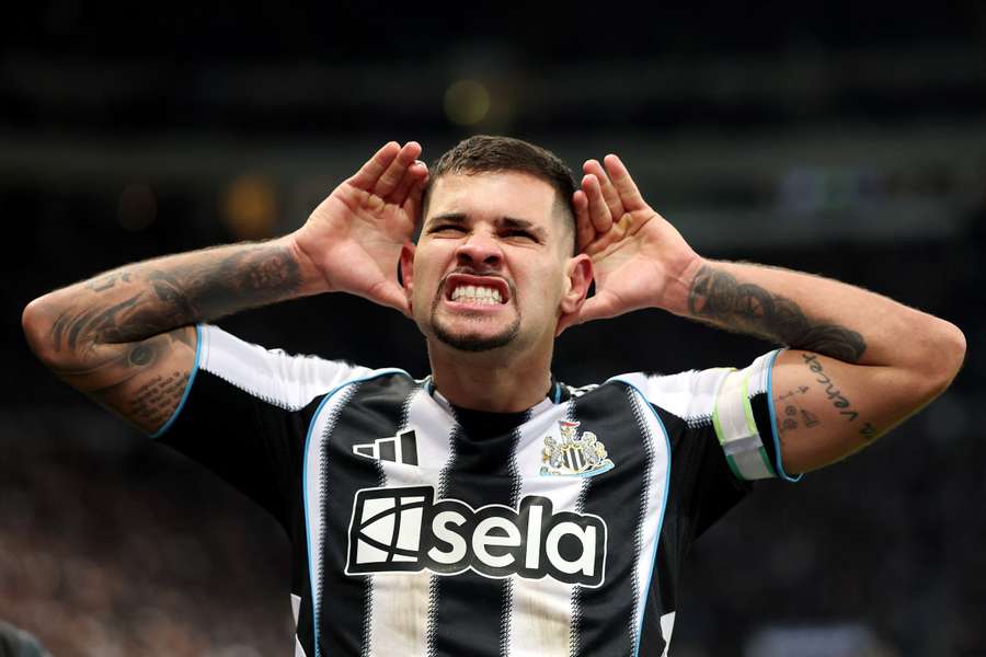 Bruno Guimaraes z Newcastle United świętuje zdobycie bramki