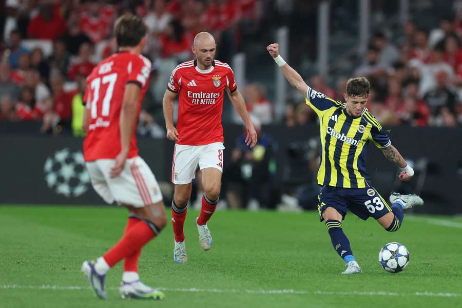 Aursnes acompanha ação de Szymanski Aursnes acompanha ação de Szymanski