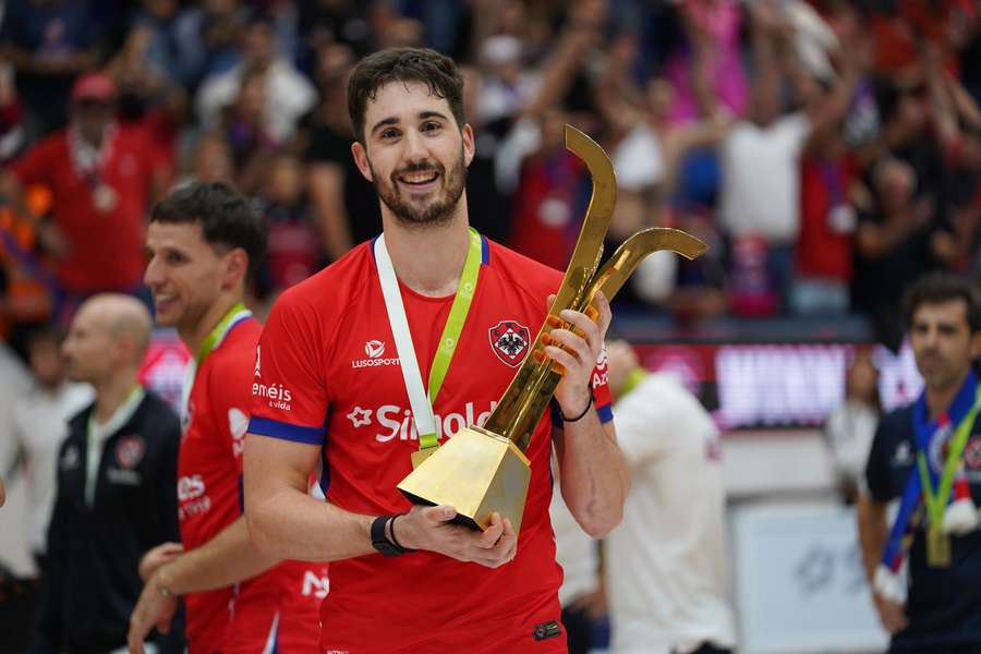 Bruno Di Benedetto renova com a Oliveirense até 2029