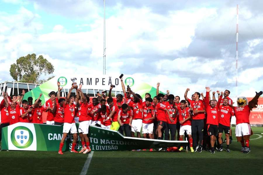 Benfica sagrou-se campeão de juniores Benfica sagrou-se campeão de juniores