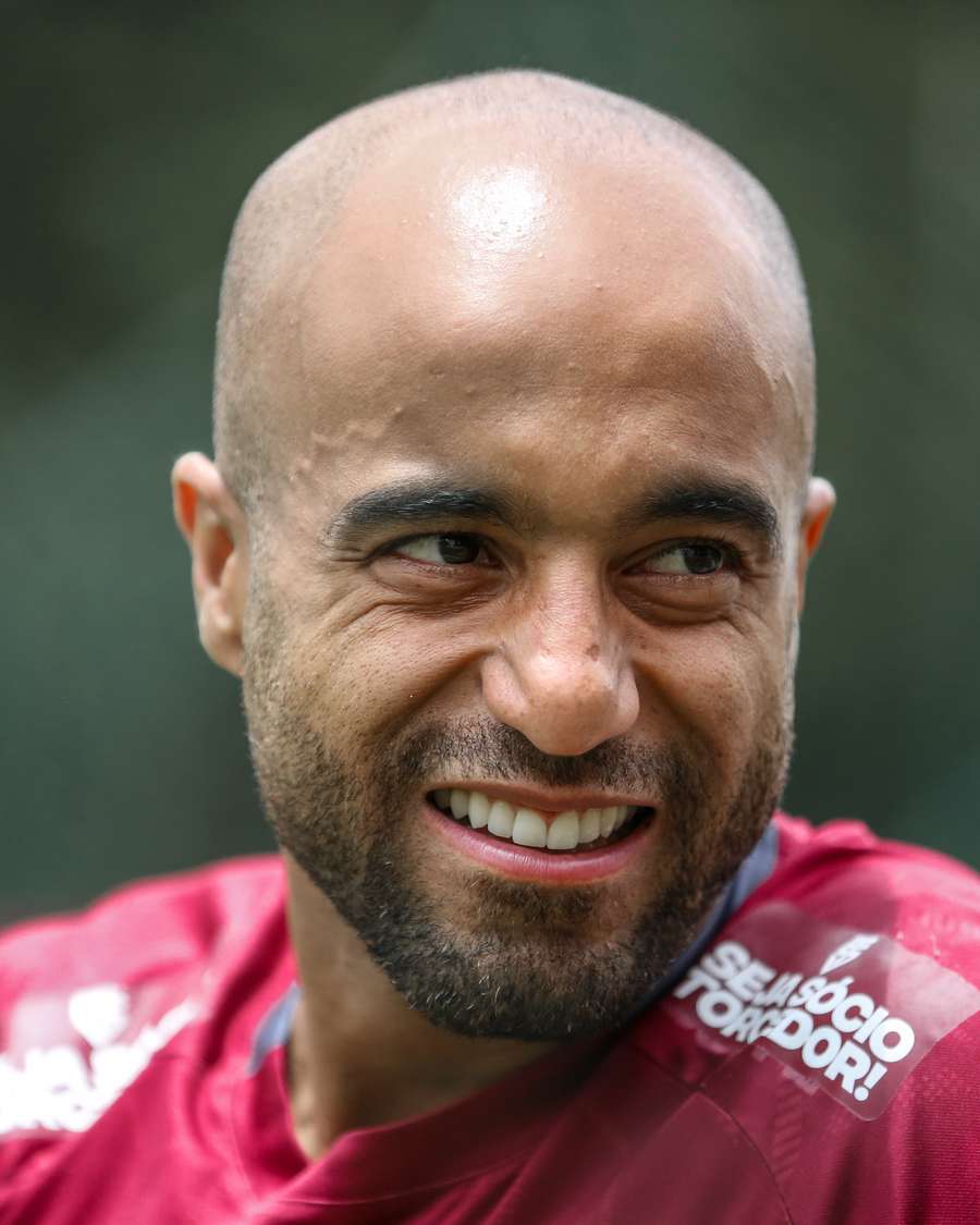 Lucas tem convivido com lesões no São Paulo
