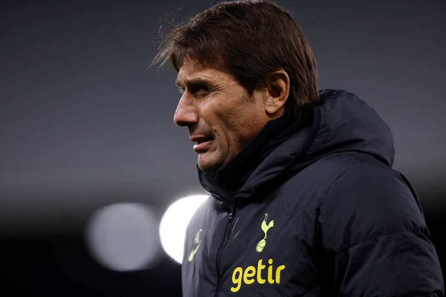 Tottenham manager Antonio Conte to have gallbladder removed