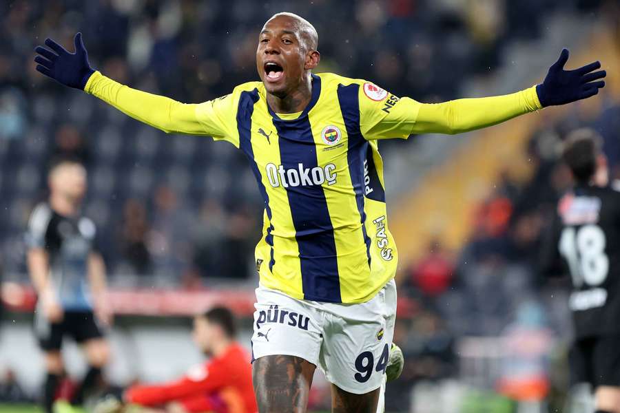 A festa de Anderson Talisca, autor do 1-0