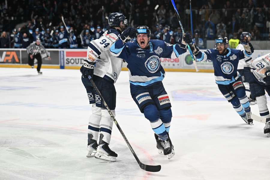 Nitra sa ujala vedenia v sérii.