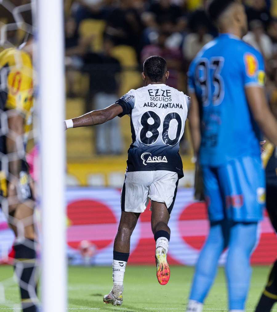 Alex Santana fez o gol da vitória do Corinthians, seu segundo na temporada