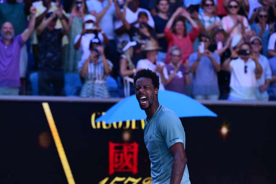 Gael Monfils esulta a fine match