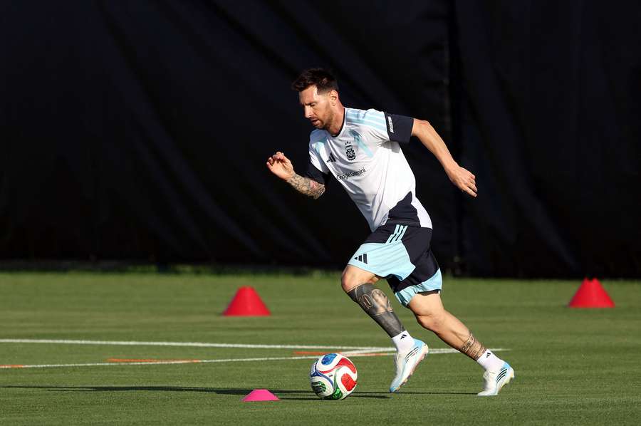 Pronto para disputar o sexto mundial da carreira, Messi foi campeão e capitão em 2022. Pronto para disputar o sexto mundial da carreira, Messi foi campeão e capitão em 2022.