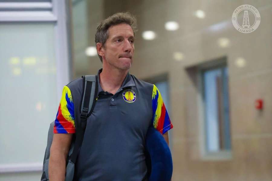 Alexandre Santos partiu para a 3.ª época no comando técnico do Petro Alexandre Santos partiu para a 3.ª época no comando técnico do Petro