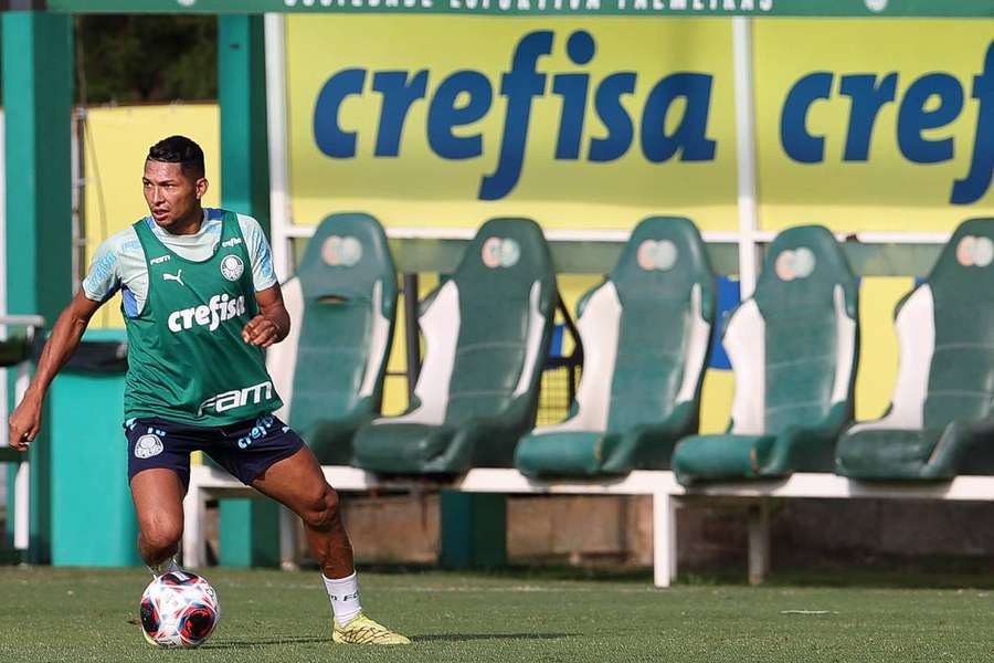 Rony é uma das esperanças de gol do Palmeiras 