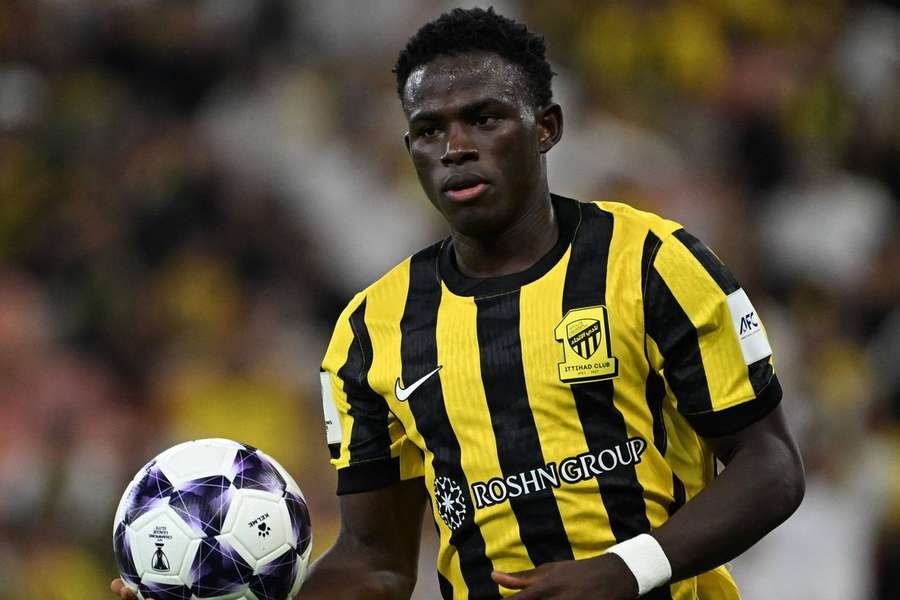 Roger Fernandes assistiu para o primeiro golo da partida