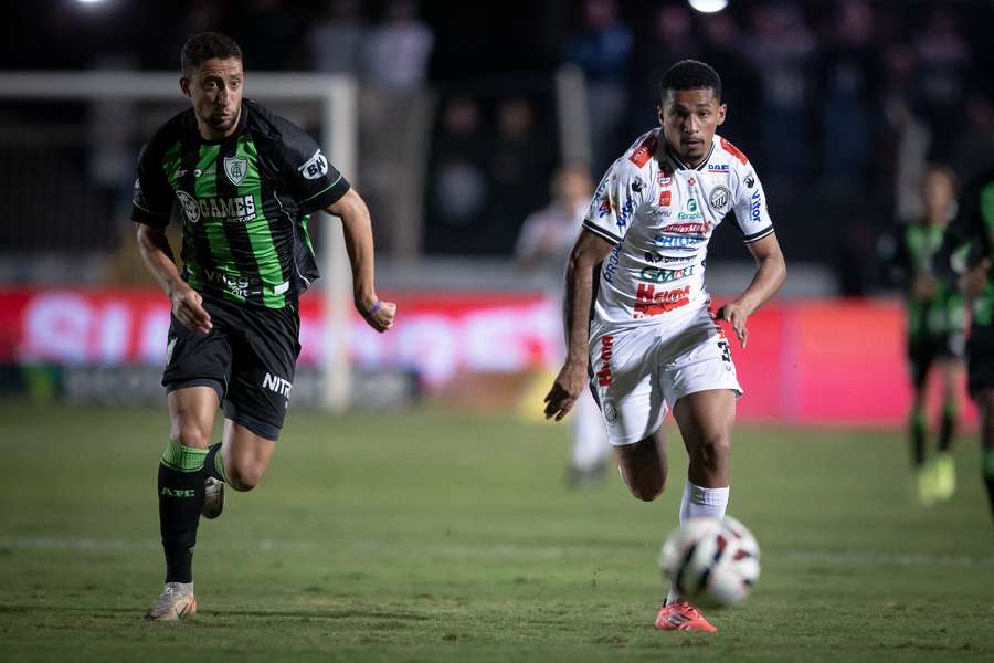 Jogo em Ponta Grossa ficou paralisado por cerca de 15 minutos 