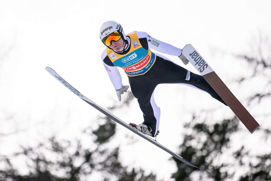 Prevc idzie po rekord po kolejnym triumfie, groźny upadek Embachera w Planicy Prevc idzie po rekord po kolejnym triumfie, groźny upadek Embachera w Planicy