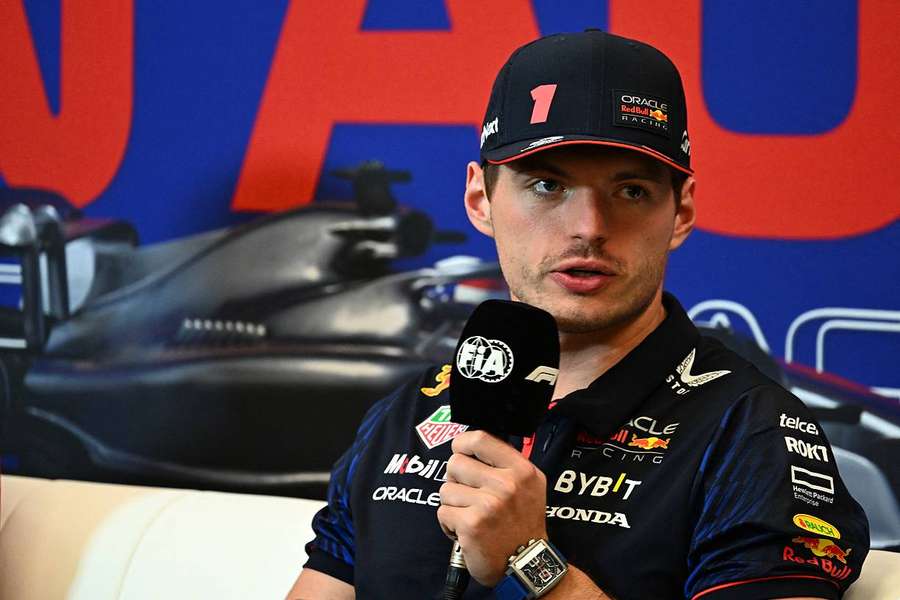 Verstappen davanti alla stampa giovedì.