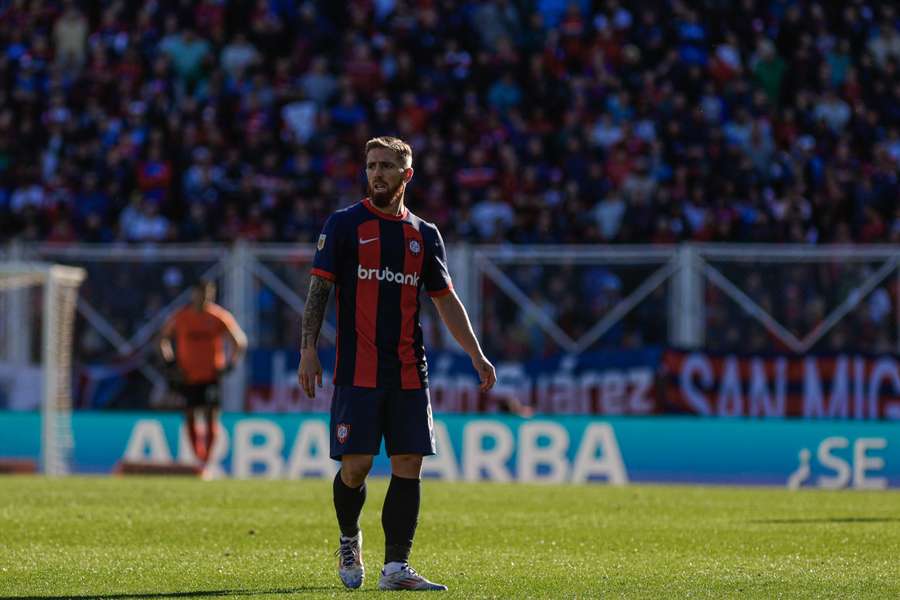 Iker Muniain ao serviço do San Lorenzo